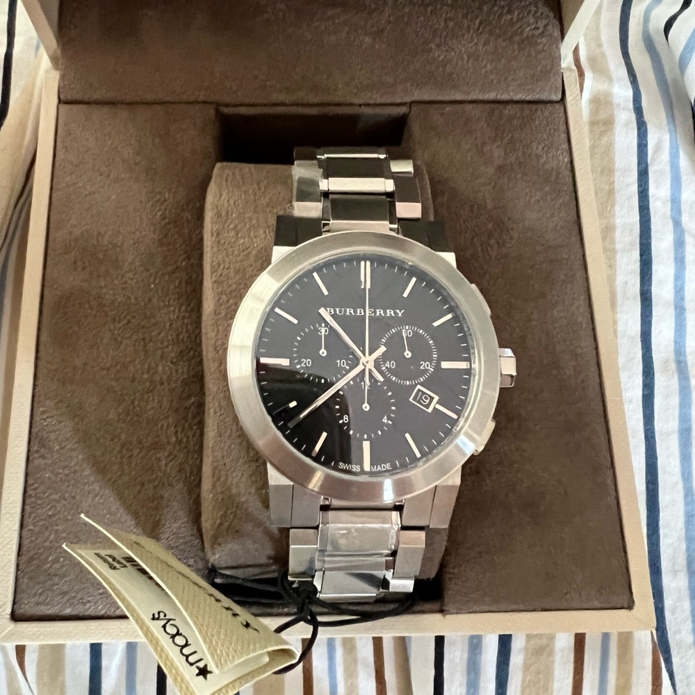 Burberry watch - Picture 2 of 3